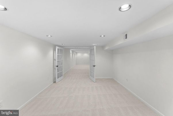 Empty room, Interior, Recessed Lighting