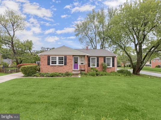 Exterior, Facade, Brick Facade, Cape Cod