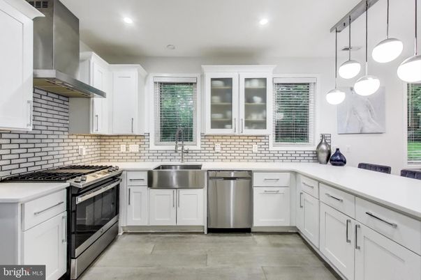 Interior, Kitchen, Pendant Lights, Recessed Lighting, Stainless Steel Appliances