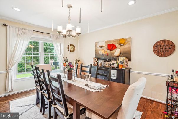 Chandelier, Dining room, Interior, Recessed Lighting, Wood Texture Flooring