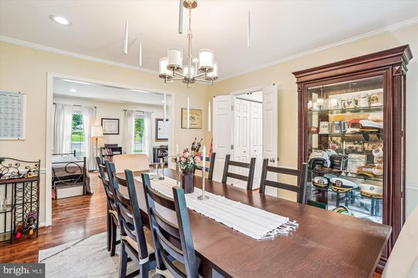 Chandelier, Dining room, Interior, Recessed Lighting, Wood Texture Flooring