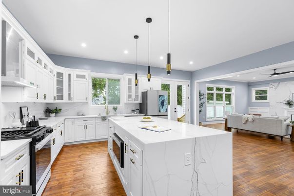 Interior, Kitchen, Living room, Pendant Lights, Recessed Lighting, Wood Texture Flooring