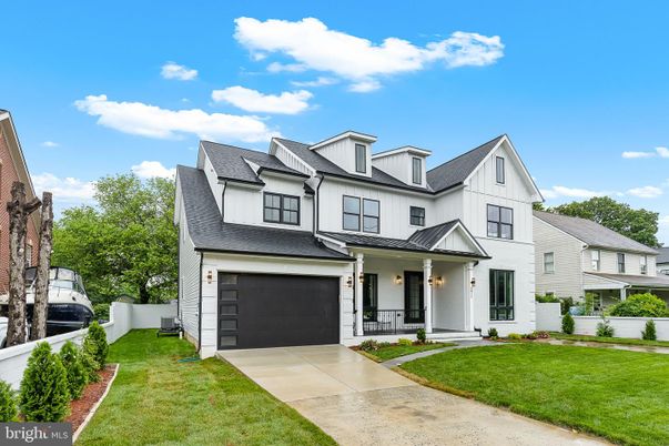Attached, Exterior, Facade, Farmhouse