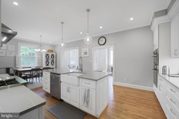 Dining room, Interior, Kitchen, Pendant Lights, Recessed Lighting, Wood Texture Flooring
