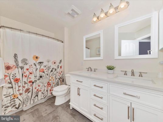 Bathroom, Dual Sink Vanities, Interior