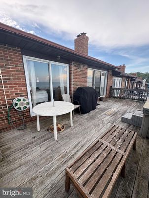 Exterior, Wood Texture Flooring