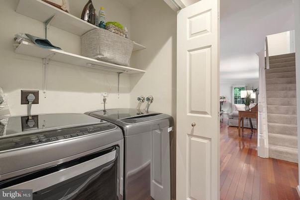Interior, Washer, Wood Texture Flooring