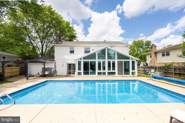 Exterior, Pool