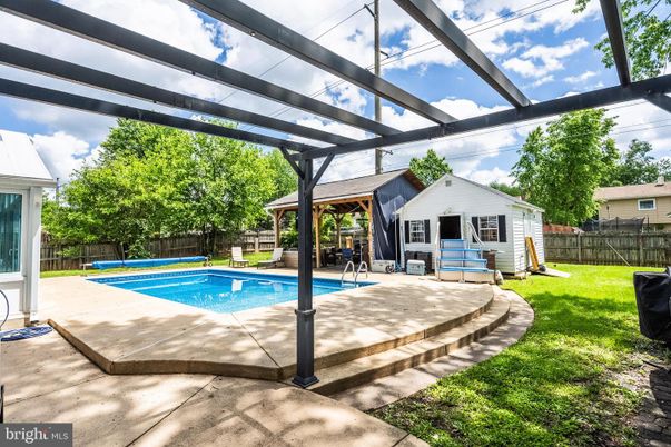 Exterior, Pool
