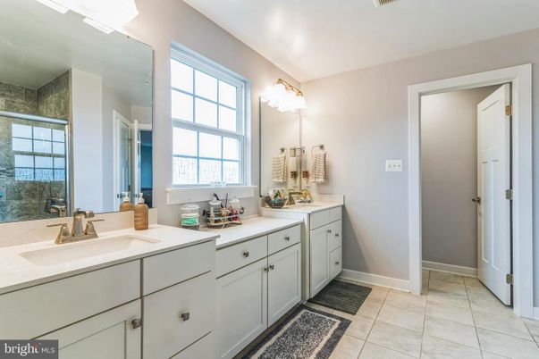 Bathroom, Dual Sink Vanities, Interior