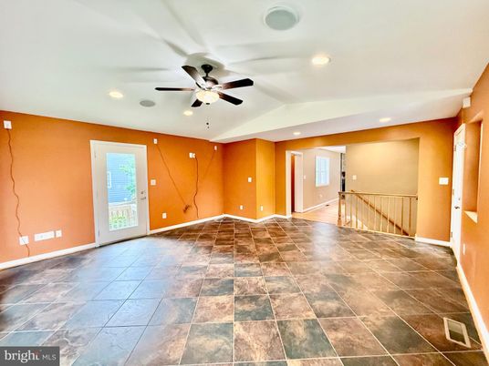 Empty room, Interior, Recessed Lighting