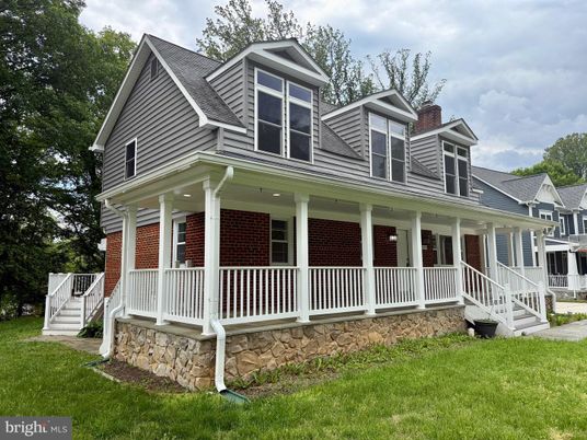 Exterior, Facade, Queen Anne Victorian