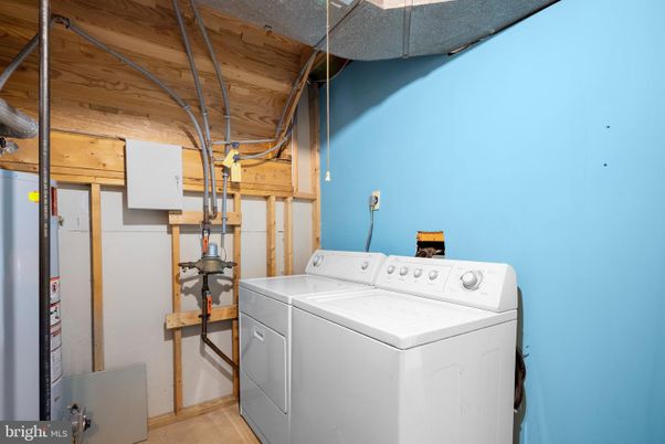 Interior, Washer, Wooden Ceilings, Wooden Walls