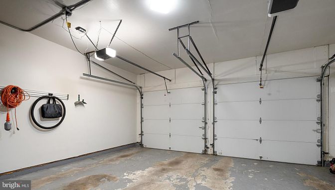 Garage, Interior