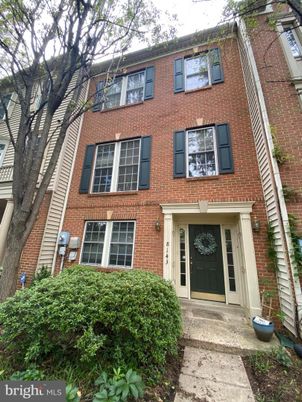 Exterior, Facade, Brick Facade, Rowhouse