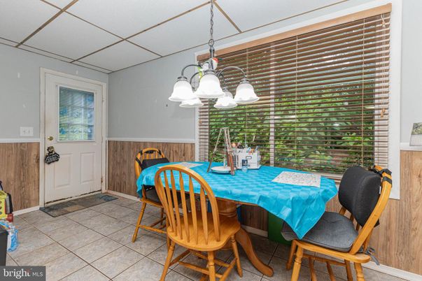 Chandelier, Dining room, Interior, Pendant Lights
