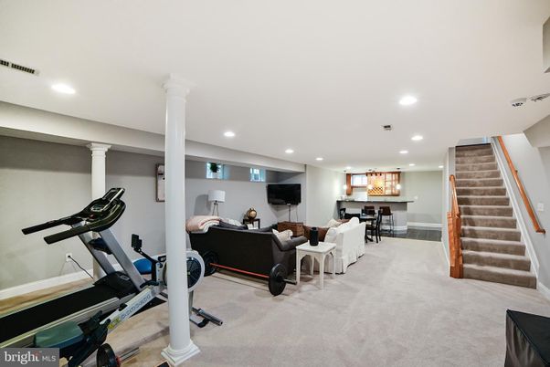 Fitness Equipment, Interior, Living room, Recessed Lighting