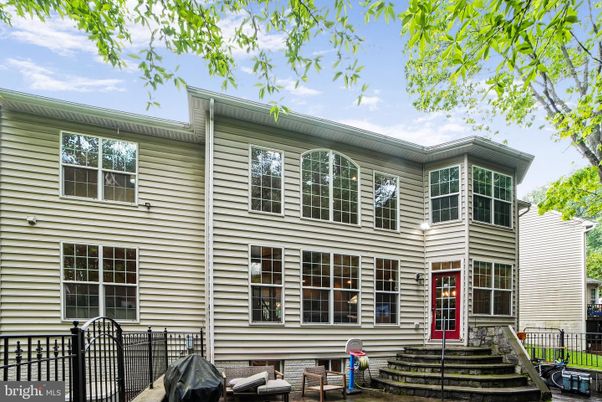 Exterior, Facade, Rowhouse
