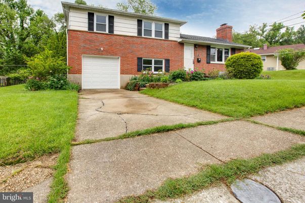 Attached, Exterior, Facade, Brick Facade, Split Level