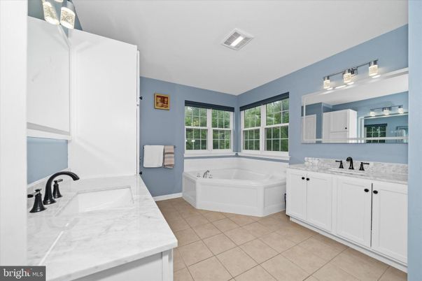 Bathroom, Dual Sink Vanities, Interior