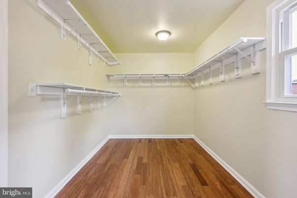 Interior, Walk-in Closets, Wood Texture Flooring