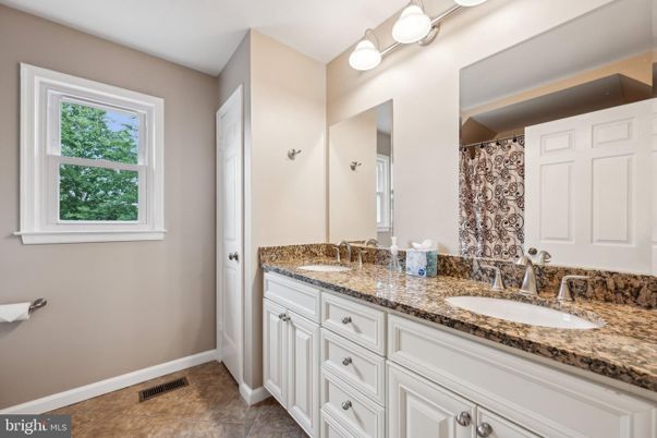 Bathroom, Dual Sink Vanities, Interior