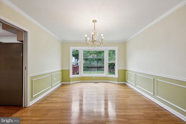 Chandelier, Empty room, Interior, Wood Texture Flooring