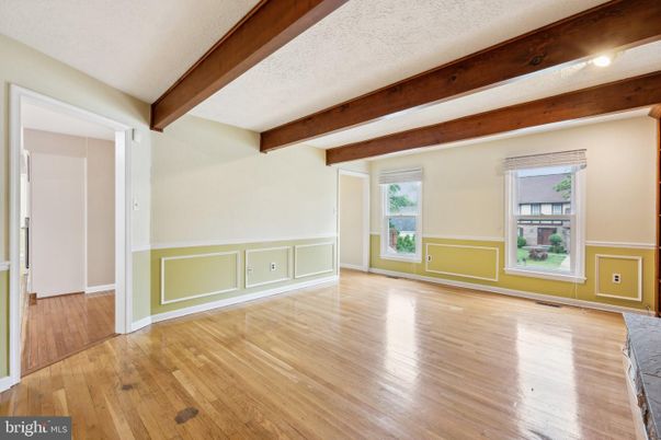 Empty room, Interior, Wooden Beams, Wood Texture Flooring