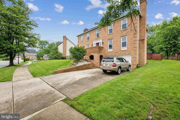 Exterior, Facade, Brick Facade, Rowhouse