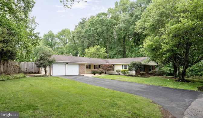Attached, Exterior, Facade, Brick Facade, Ranch