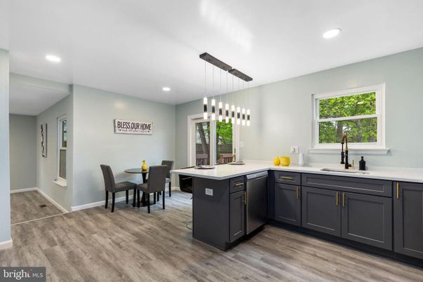 Dining room, Interior, Kitchen, Pendant Lights, Recessed Lighting, Wood Texture Flooring