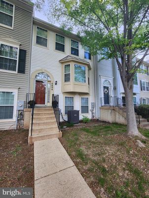 Exterior, Facade, Rowhouse