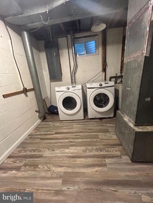 Interior, Washer, Wood Texture Flooring