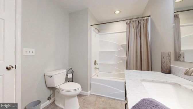 Bathroom, Interior, Recessed Lighting