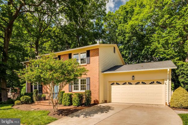 Attached, Exterior, Facade, Brick Facade, Split Level