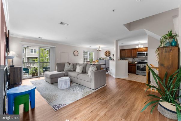 Dining room, Interior, Kitchen, Living room, Stainless Steel Appliances, Wood Texture Flooring