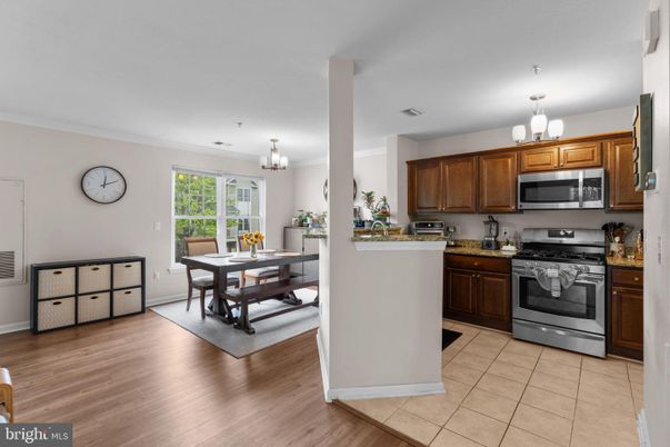 Chandelier, Dining room, Interior, Kitchen, Stainless Steel Appliances, Wood Texture Flooring