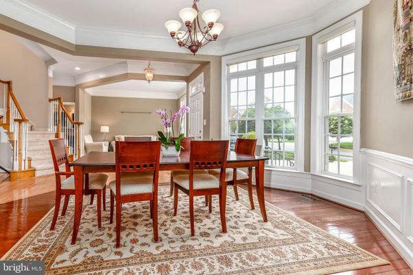 Chandelier, Dining room, Interior, Recessed Lighting, Wood Texture Flooring