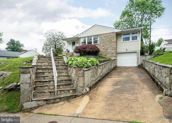 Attached, Exterior, Facade, Raised Ranch