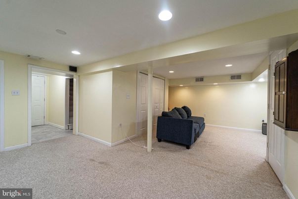 Empty room, Interior, Recessed Lighting