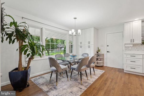 Chandelier, Dining room, Interior, Recessed Lighting, Wood Texture Flooring