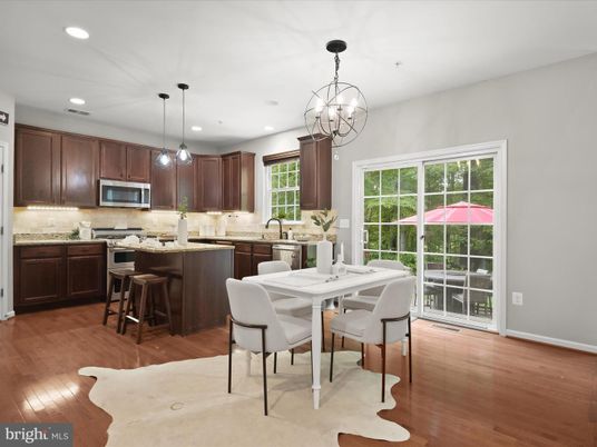 Chandelier, Dining room, Interior, Kitchen, Pendant Lights, Recessed Lighting, Wood Texture Flooring
