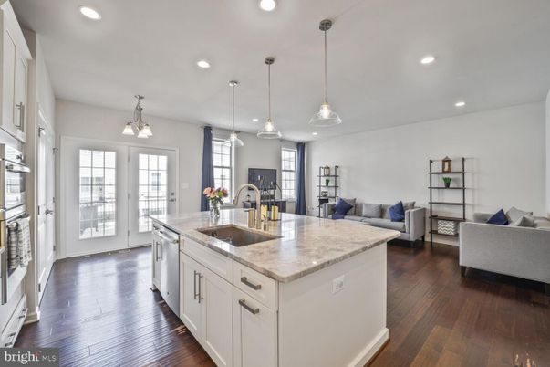 Interior, Kitchen, Living room, Pendant Lights, Recessed Lighting, Wood Texture Flooring