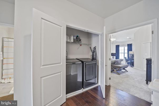 Interior, Recessed Lighting, Washer, Wood Texture Flooring