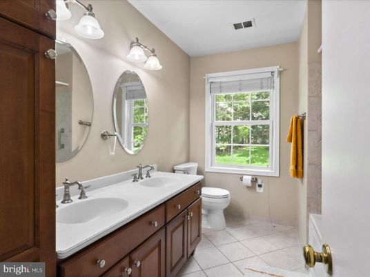 Bathroom, Dual Sink Vanities, Interior