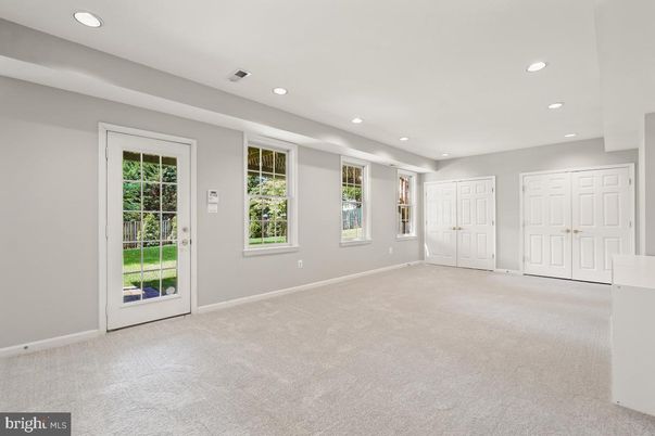 Empty room, Interior, Recessed Lighting