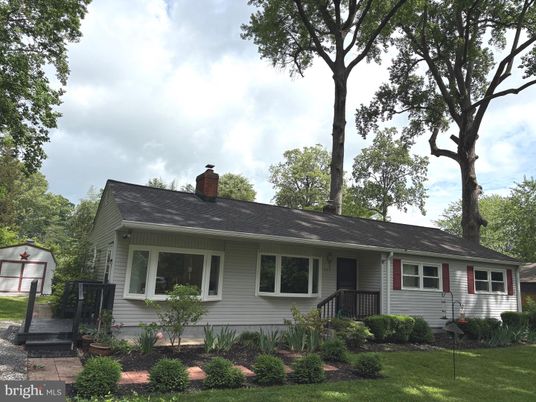 Backyard, Exterior, Facade, Cape Cod