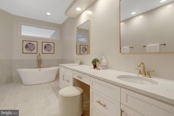 Bathroom, Dual Sink Vanities, Free Standing Baths, Interior, Recessed Lighting