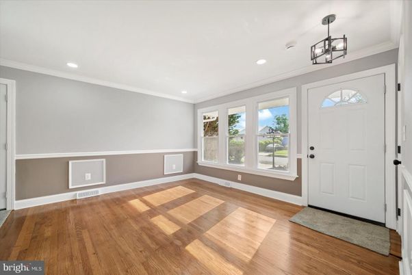Interior, Pendant Lights, Recessed Lighting, Wood Texture Flooring