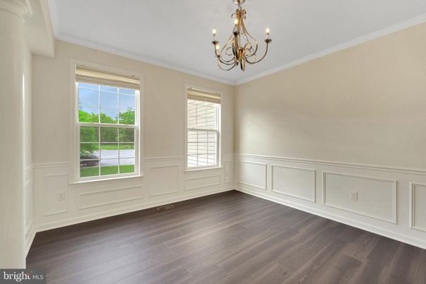 Chandelier, Empty room, Interior, Wood Texture Flooring